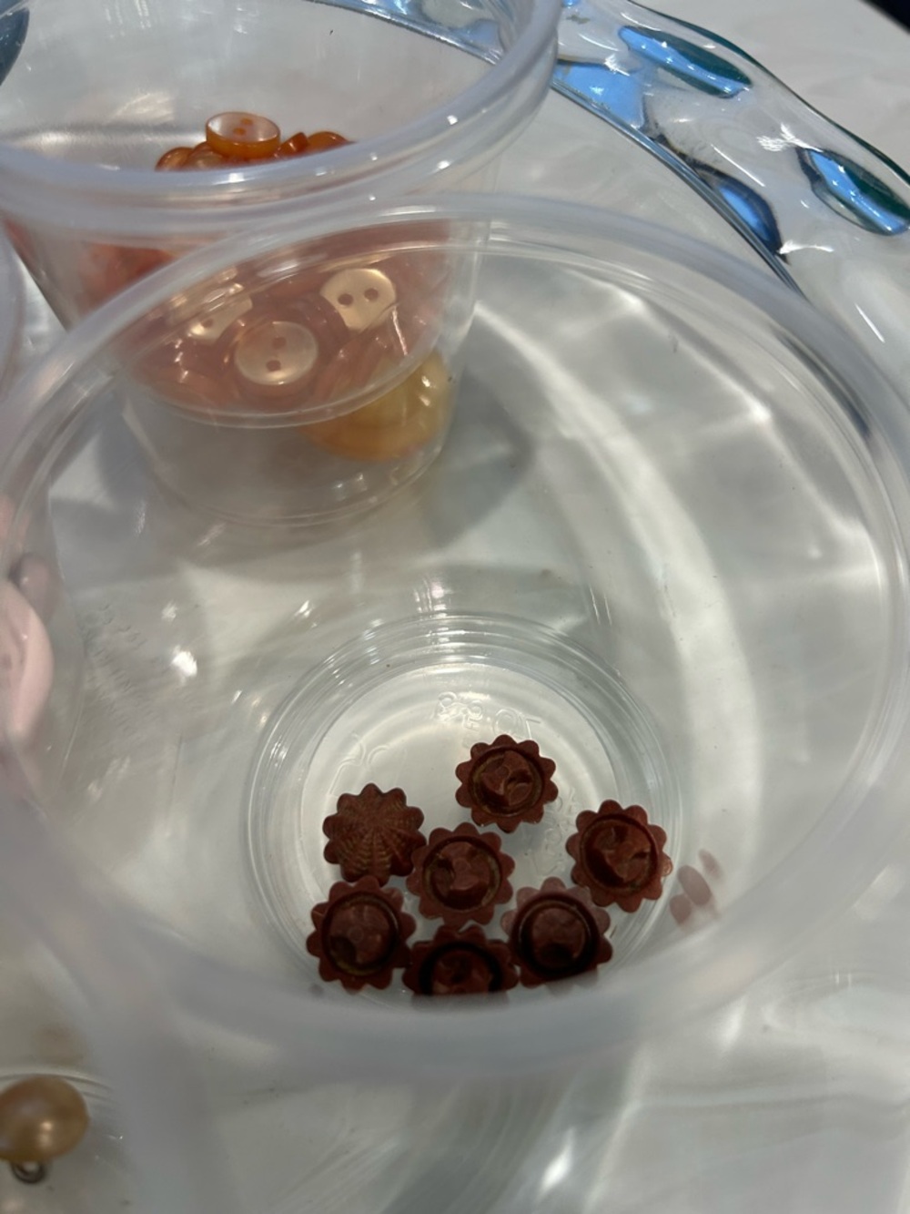 Lot of assorted VINTAGE various plastic BUTTONS! Sewers Artists & Collectors - Picture 4 of 8